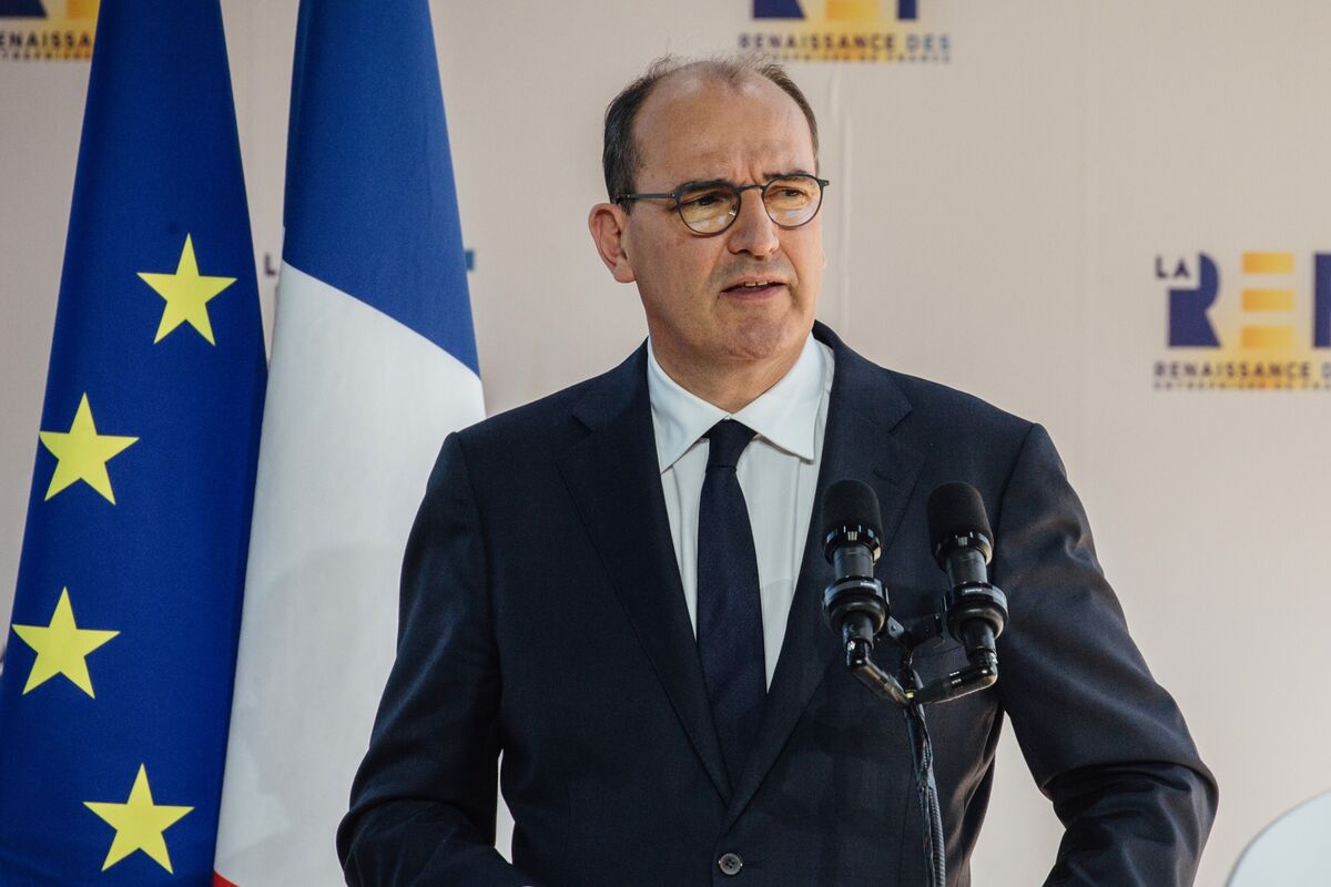 Macron's Party Proposes Hijab Ban For Under-15s In Public Spaces Macron's Party Proposes Hijab Ban For Under-15s In Public Spaces