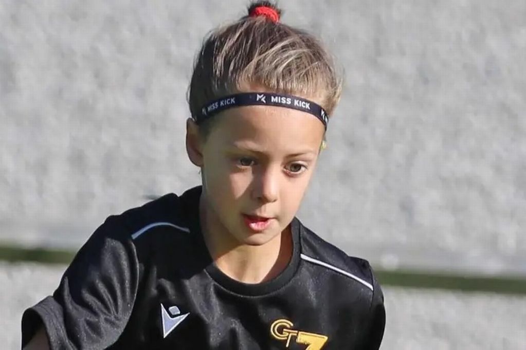 Manchester United Pays Tribute To 10-Year-Old Poppy Atkinson After Tragic Accident Manchester United Pays Tribute To 10-Year-Old Poppy Atkinson After Tragic Accident