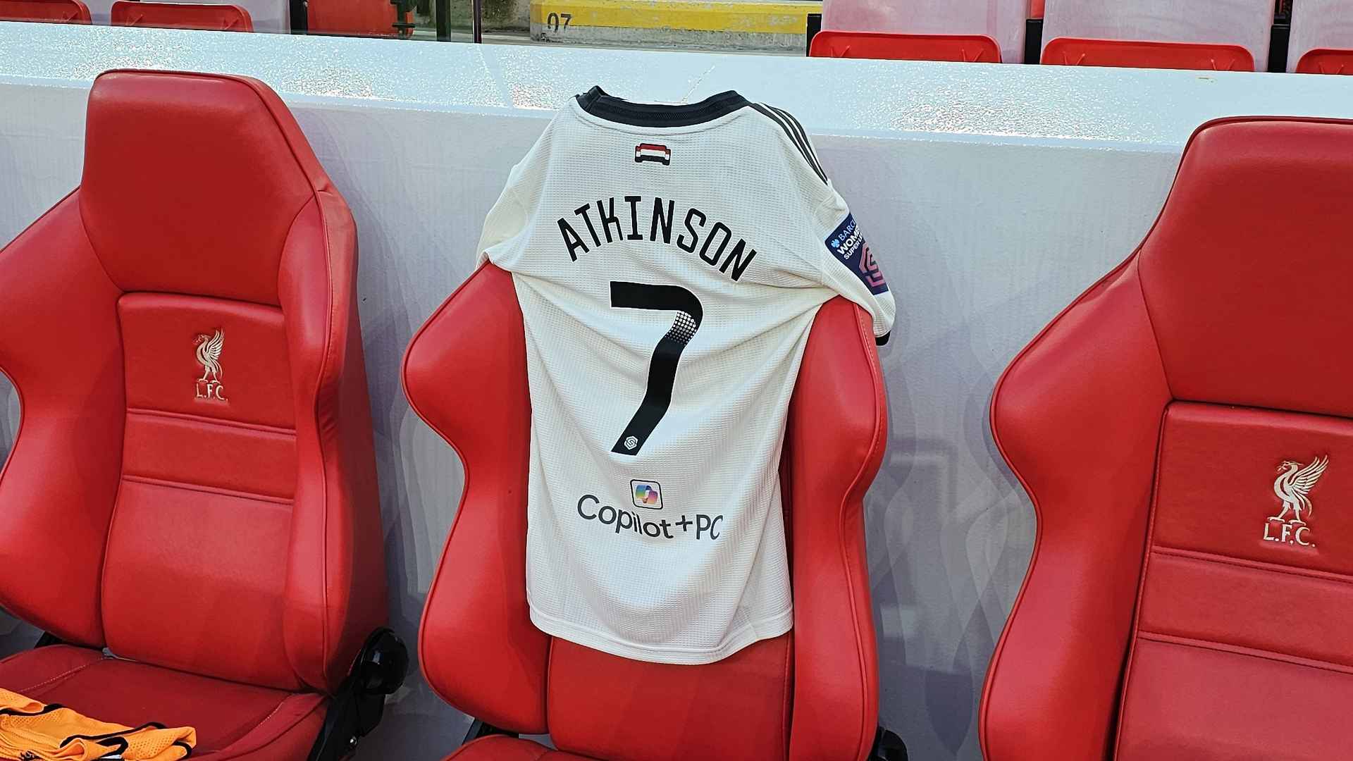 Manchester United Pays Tribute To 10-Year-Old Poppy Atkinson Manchester United Pays Tribute To 10-Year-Old Poppy Atkinson