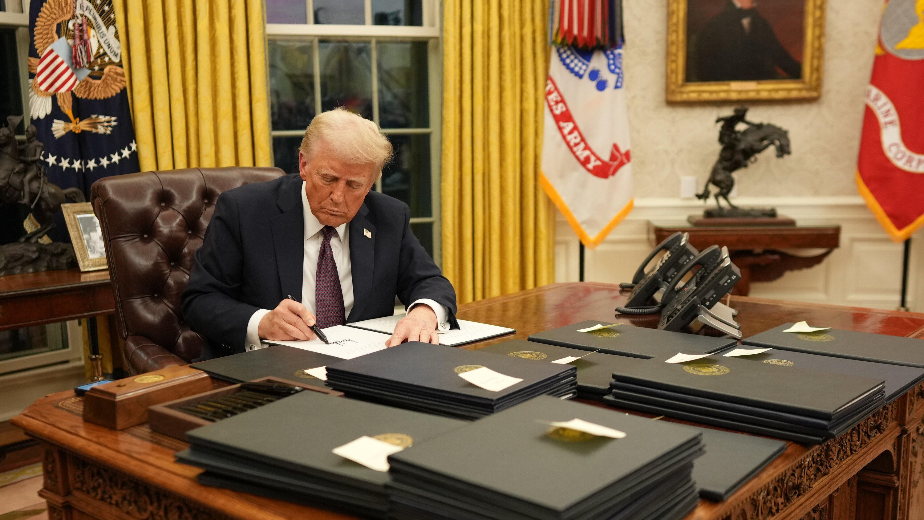 Market Update: 8% Surge In Euronext Amsterdam Stocks Post-Trump Tariff Announcement Market Update: 8% Surge In Euronext Amsterdam Stocks Post-Trump Tariff Announcement