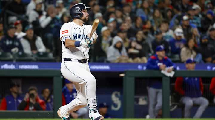 Max Muncy's Torpedo Bat Experiment: 3 At-Bats, Then A Game-Tying Double Max Muncy's Torpedo Bat Experiment: 3 At-Bats, Then A Game-Tying Double