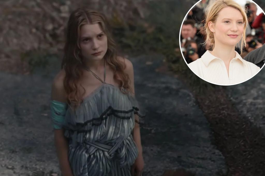 Mia Wasikowska Joins Taika Waititi's New Family Film Mia Wasikowska Joins Taika Waititi's New Family Film