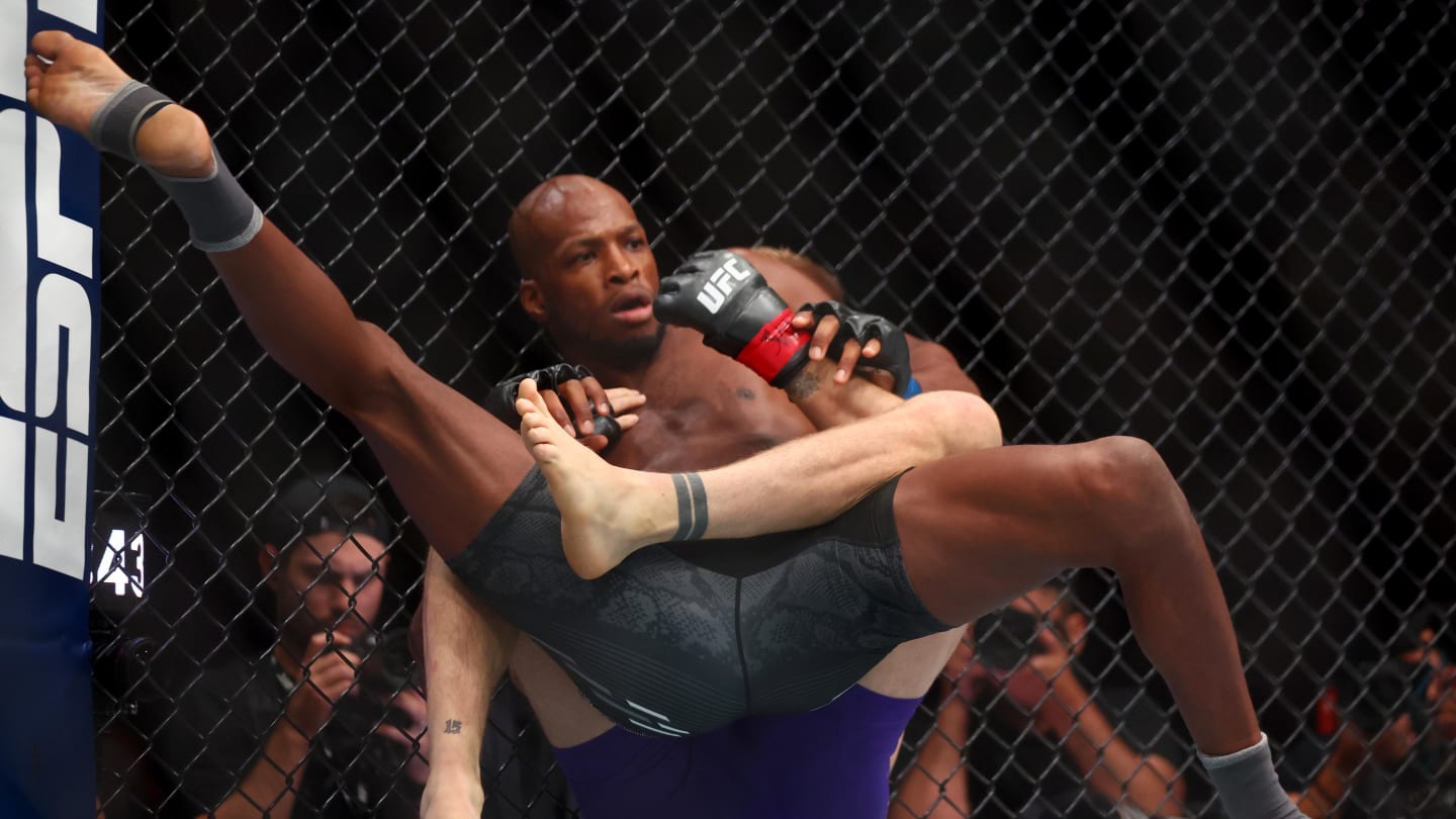 Michael Venom Page Predicts Pimblett's Victory Strategy Against Chandler Michael Venom Page Predicts Pimblett's Victory Strategy Against Chandler