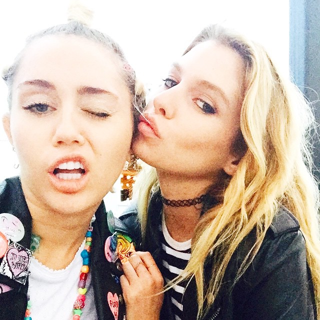 Miley Cyrus Dan Perjalanan Modenya: Kisah Di Balik Busana Miley Cyrus Dan Perjalanan Modenya: Kisah Di Balik Busana