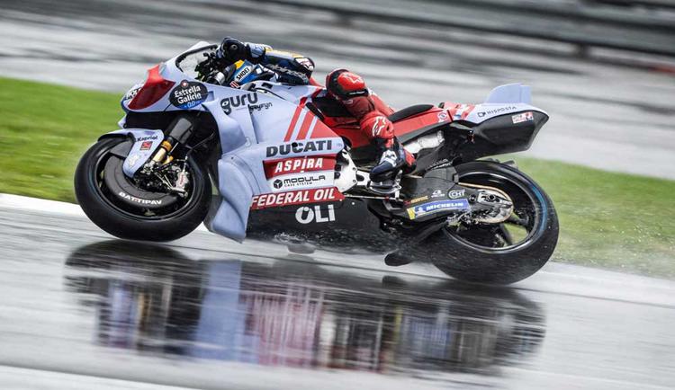 MotoGP Inggris Sprint Race: Saksikan Aksi Alex Rins Dan Kejatuhan Marquez Di Trans7 MotoGP Inggris Sprint Race: Saksikan Aksi Alex Rins Dan Kejatuhan Marquez Di Trans7