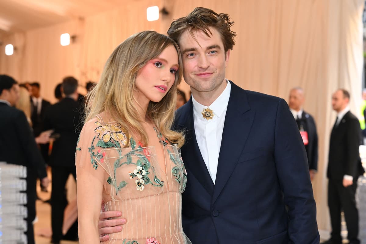 New Role, Familiar Face: Robert Pattinson And Suki Waterhouse Collaborate New Role, Familiar Face: Robert Pattinson And Suki Waterhouse Collaborate