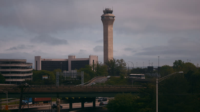 Newark Airport Chaos: Trump-Era Plan Blamed By Air Traffic Controllers Newark Airport Chaos: Trump-Era Plan Blamed By Air Traffic Controllers