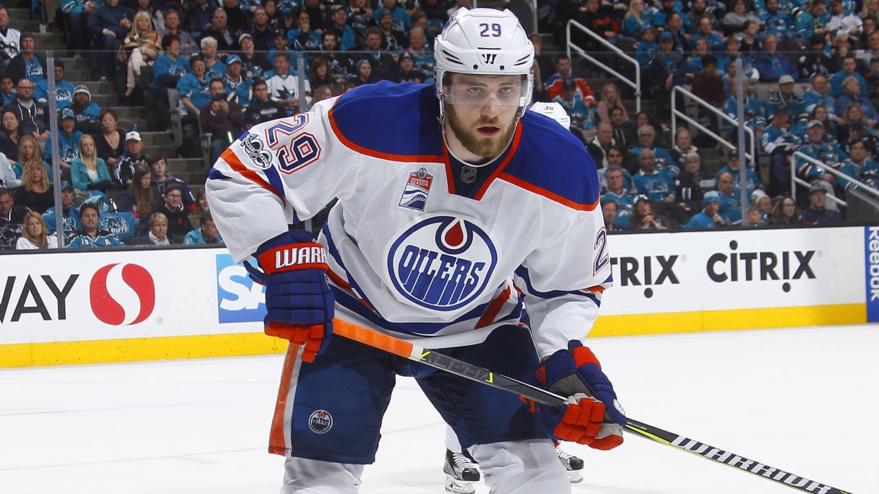 NHL Leading Scorer Leon Draisaitl Injured, Leaves Edmonton Game NHL Leading Scorer Leon Draisaitl Injured, Leaves Edmonton Game