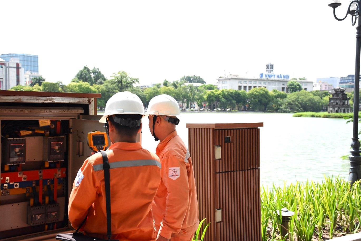 Những Thử Thách Và Thành Công Của Công Nhân Điện Lực Miền Nam Tại Dự Án 500kV Mạch 3