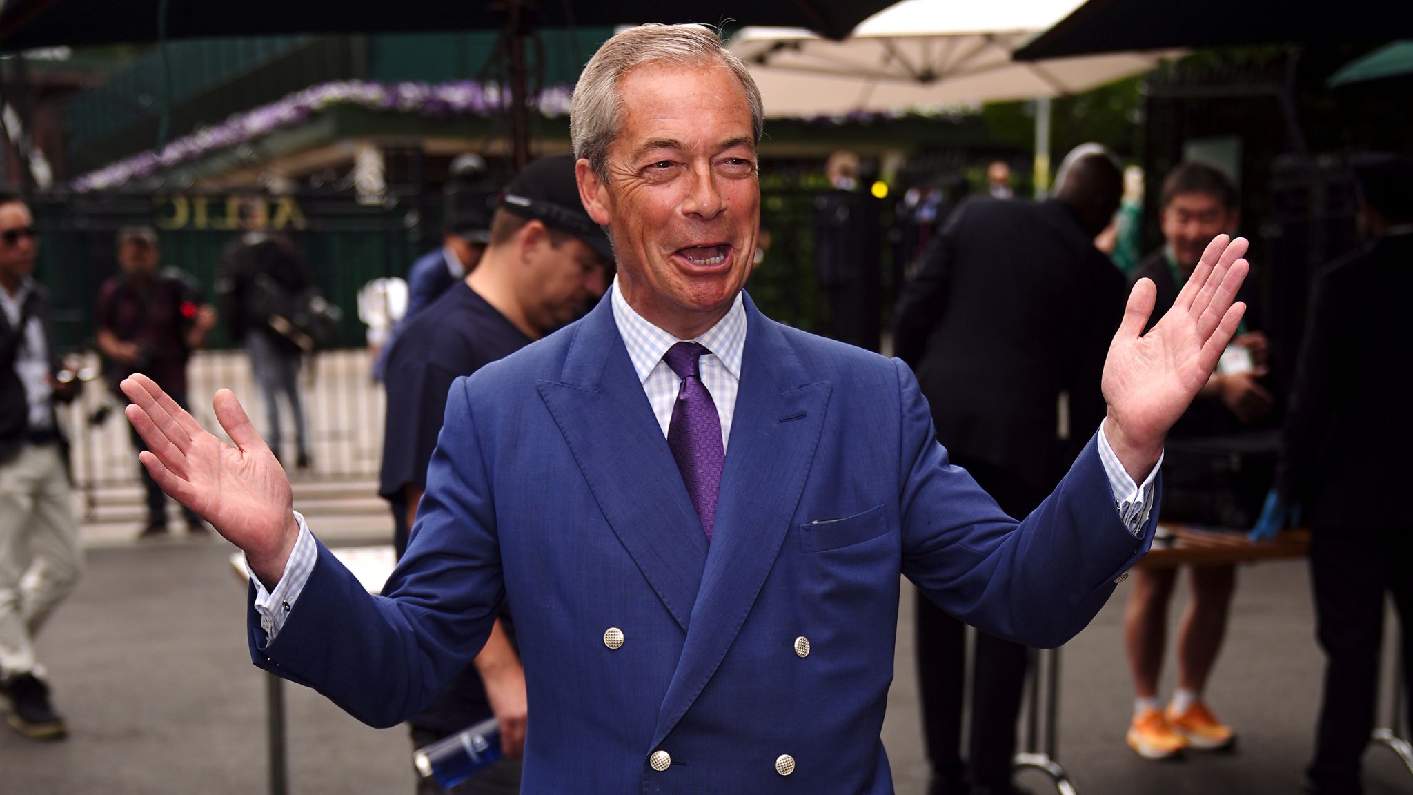 Nigel Farage In Shrewsbury: Reform Party Leader's Visit Sparks Controversy Nigel Farage In Shrewsbury: Reform Party Leader's Visit Sparks Controversy