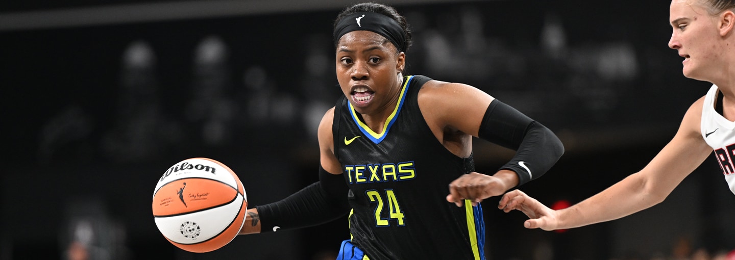 Notre Dame Alumnae WNBA Stars Face Off In South Bend Preseason Game Notre Dame Alumnae WNBA Stars Face Off In South Bend Preseason Game