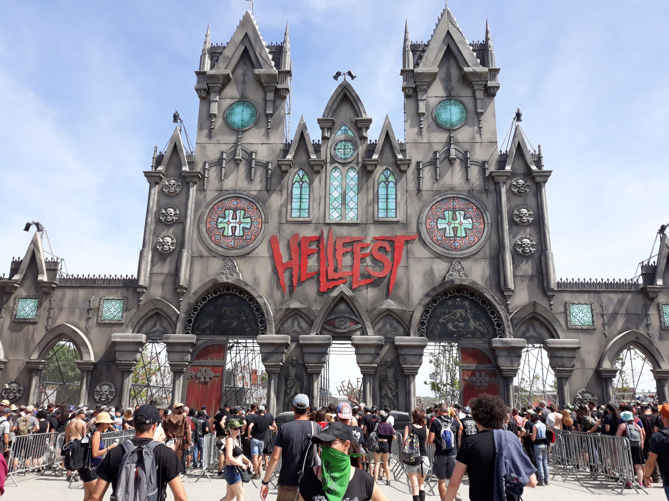 Novelistes À L'Espace Julien Avant Le Hellfest : Une Immersion Novelistes À L'Espace Julien Avant Le Hellfest : Une Immersion
