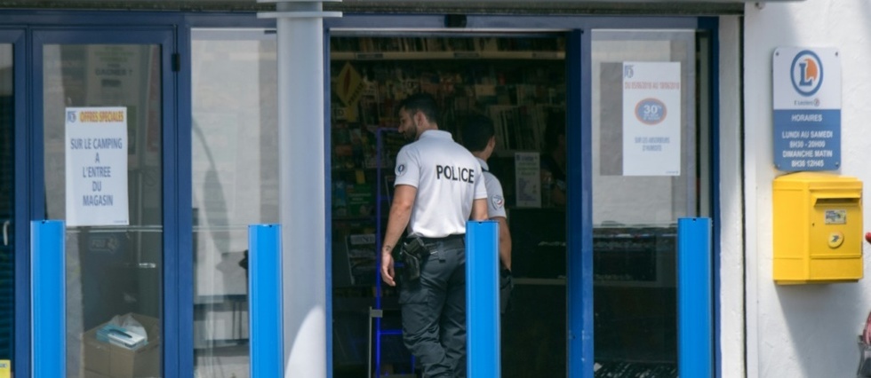 OQTF À Cannes: Attaque Au Cutter Dans Un Bus, Une Mère Et Son Fils Menacés OQTF À Cannes: Attaque Au Cutter Dans Un Bus, Une Mère Et Son Fils Menacés