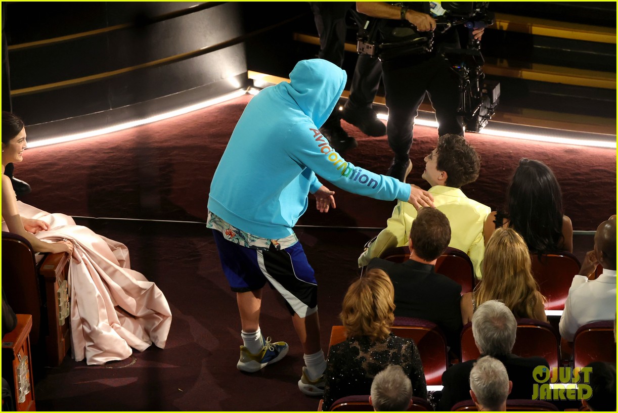 Oscars 2025: Adam Sandler's Cameo, Hilarious Outfit, And Chalamet Embrace Explained Oscars 2025: Adam Sandler's Cameo, Hilarious Outfit, And Chalamet Embrace Explained
