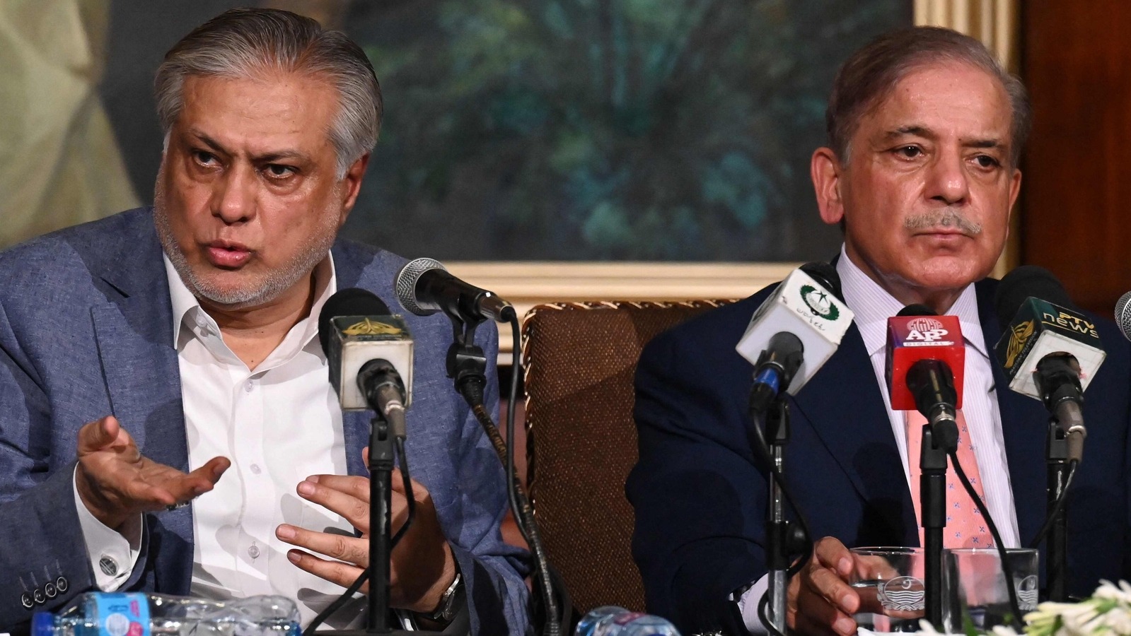 Pakistan's IMF Bailout In Jeopardy: $1.3 Billion Package Under Review Pakistan's IMF Bailout In Jeopardy: $1.3 Billion Package Under Review