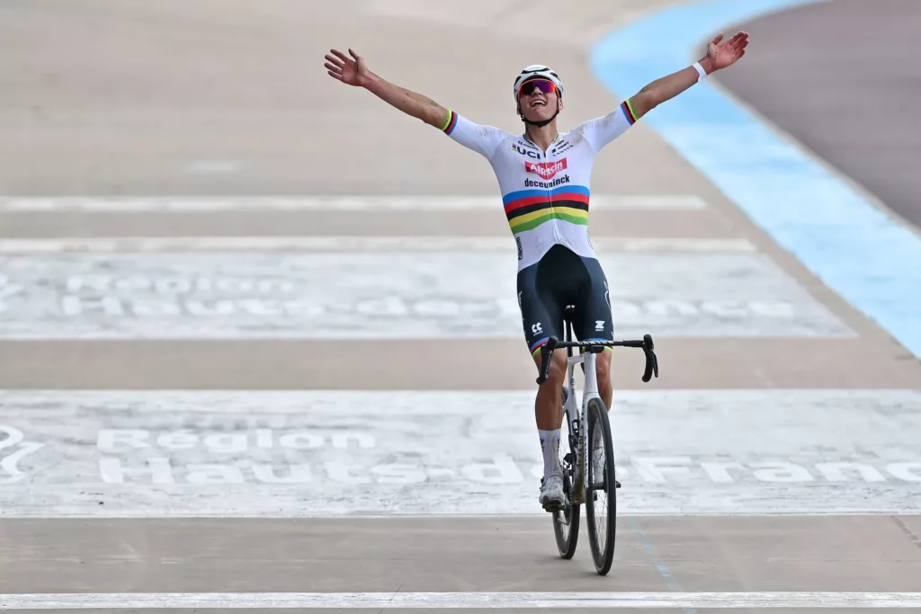 Paris-Roubaix 2024: Van Der Poel's Third Place Finish, Pogacar's Significant Gap