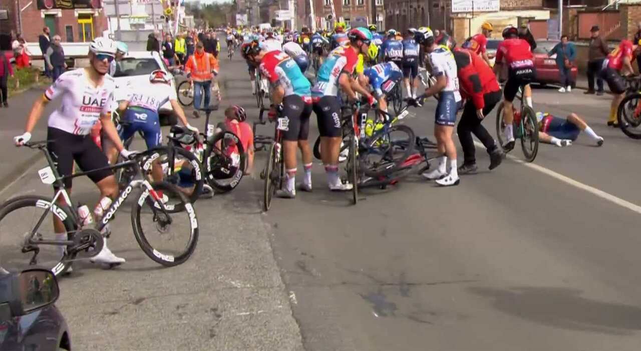 Paris-Roubaix Incident: Suspect In Van Der Poel Attack Apprehended Paris-Roubaix Incident: Suspect In Van Der Poel Attack Apprehended