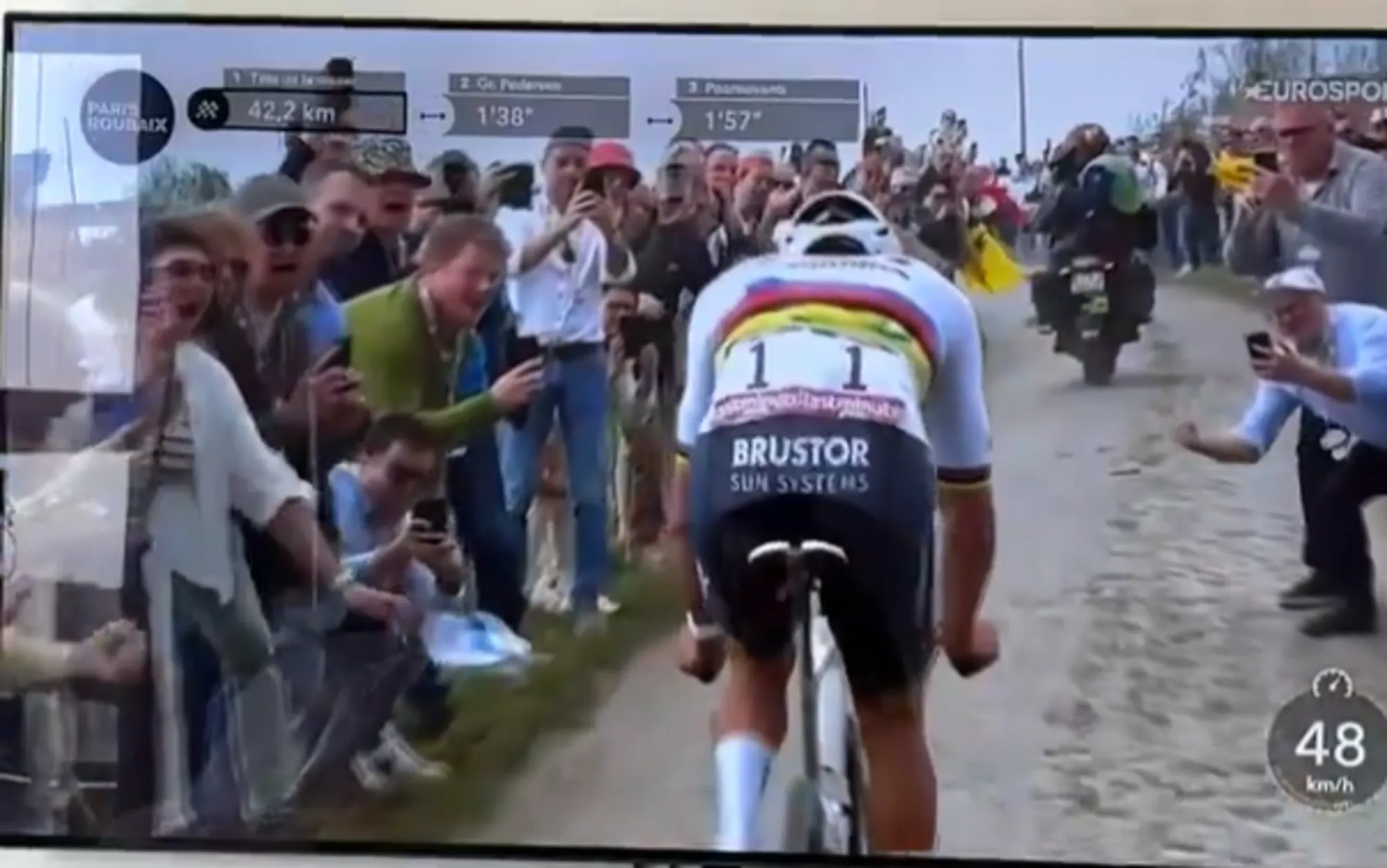 Paris-Roubaix: Spectator Who Threw Bottle At Van Der Poel Turns Himself In