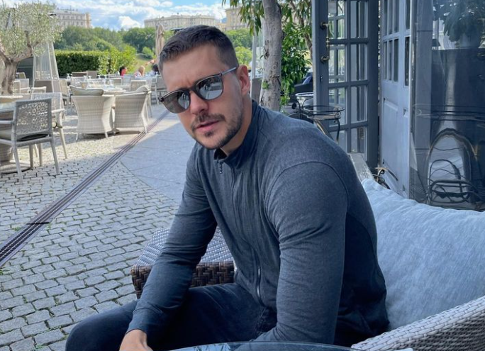 Patrik Švarceneger: Senka Slavnog Prezimena U Seriji White Lotus Patrik Švarceneger: Senka Slavnog Prezimena U Seriji White Lotus