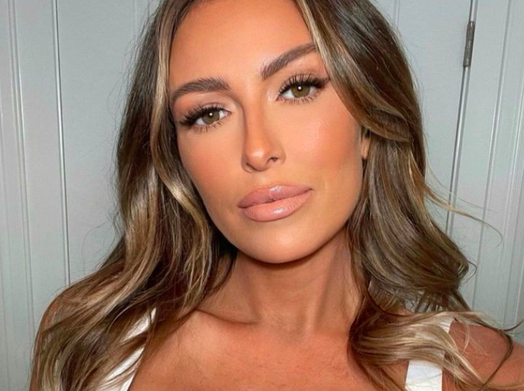 Paulina Gretzky's Topless Selfie And More Unseen Photos Paulina Gretzky's Topless Selfie And More Unseen Photos