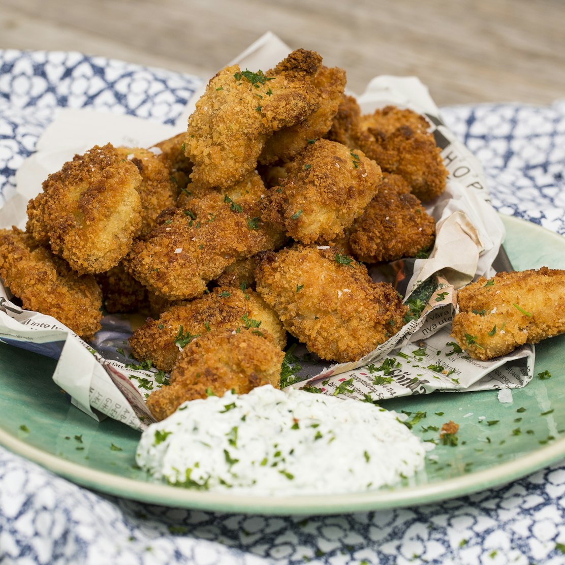 Perfekta Kycklingnuggets: Friterade I Majsflingor & Asiatisk Kålsallad Perfekta Kycklingnuggets: Friterade I Majsflingor & Asiatisk Kålsallad