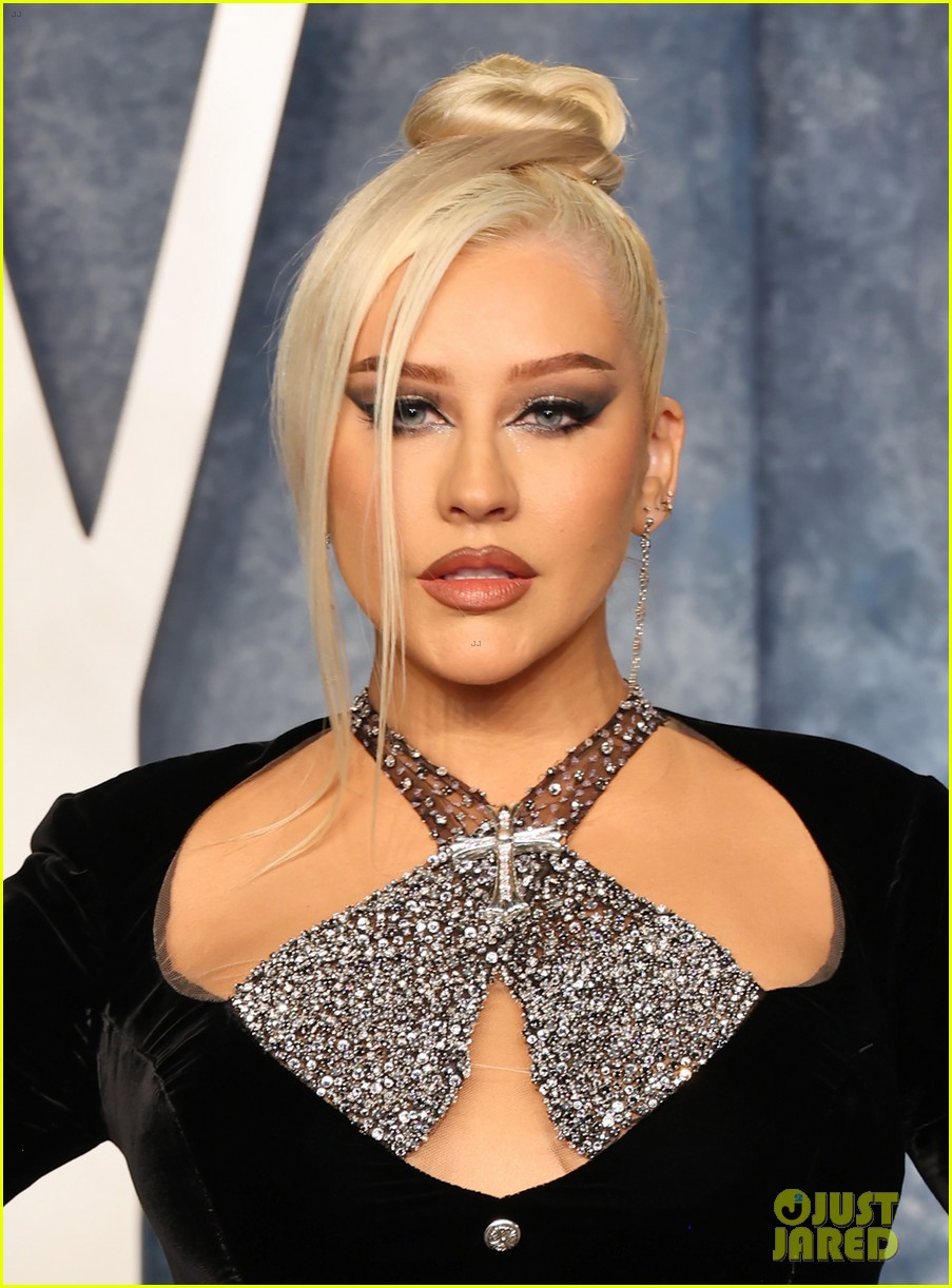 Photoshopped Images Spark Debate: Christina Aguilera's Latest Look Criticized Photoshopped Images Spark Debate: Christina Aguilera's Latest Look Criticized