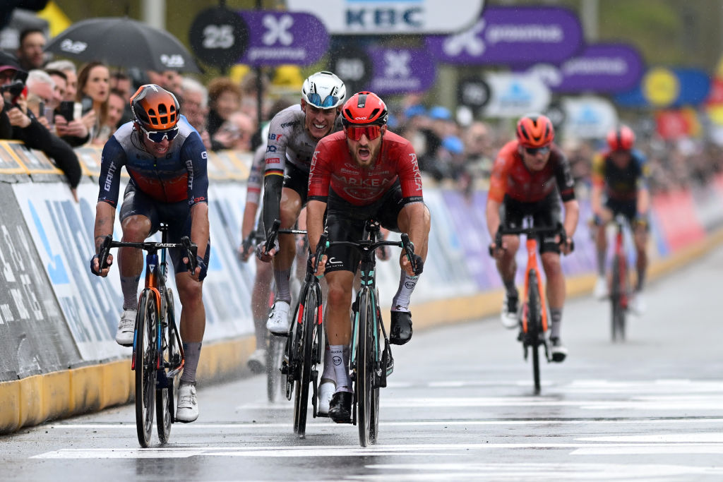 Pogacar's Solo Victory At Tour Of Flanders: Key Moments And Strategies