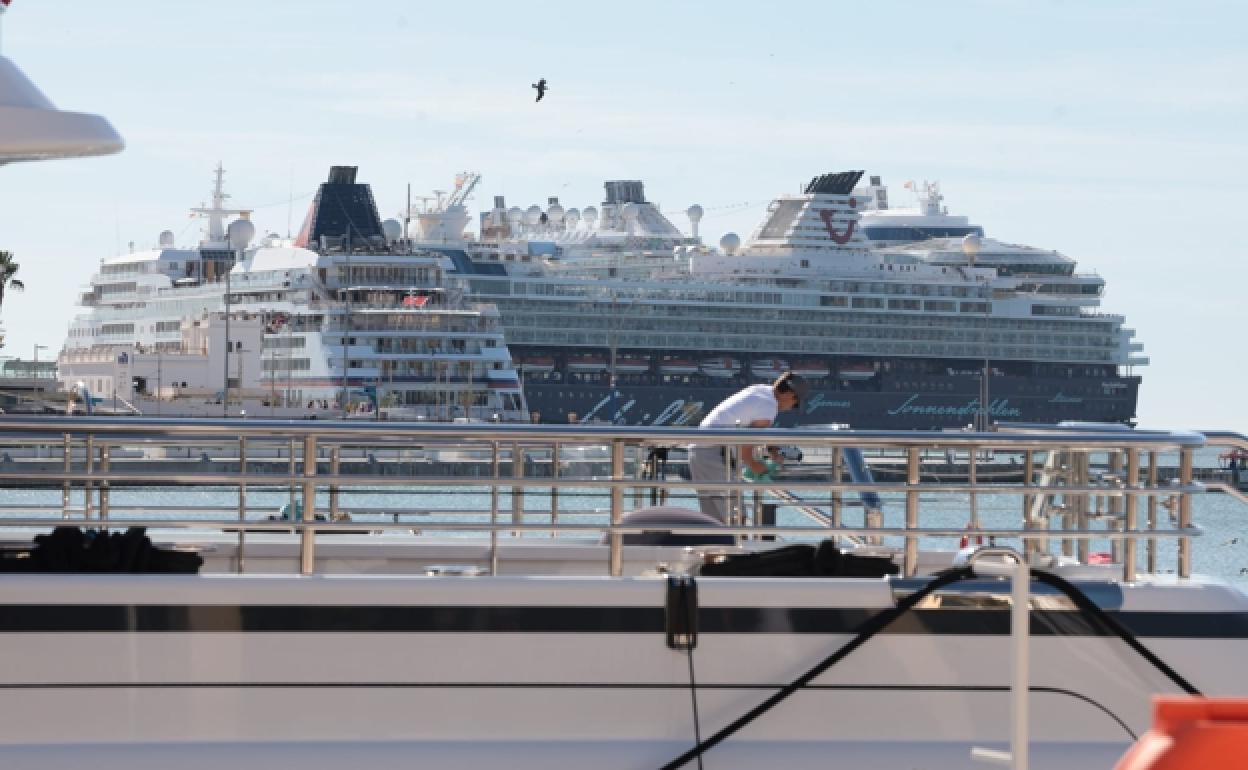 Pop Icon Robbie Williams Launches Cruise Ship With Malaga Performance Pop Icon Robbie Williams Launches Cruise Ship With Malaga Performance