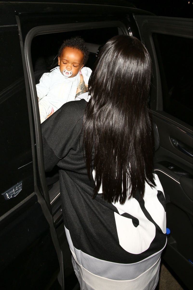 Post-Wildfire, Rihanna Dines Alone At Giorgio Baldi Post-Wildfire, Rihanna Dines Alone At Giorgio Baldi