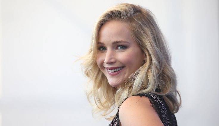 Postpartum Glow: Jennifer Lawrence's Show-Stopping Backless Dress Postpartum Glow: Jennifer Lawrence's Show-Stopping Backless Dress