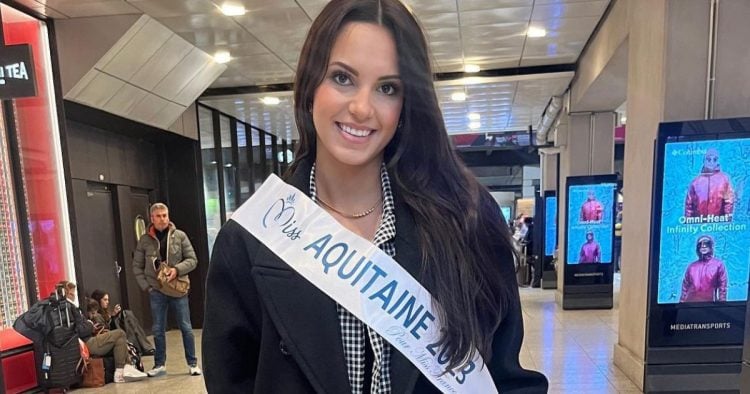 Première Parisienne : Éric Antoine Accompagné D'une Ancienne Miss Météo Première Parisienne : Éric Antoine Accompagné D'une Ancienne Miss Météo