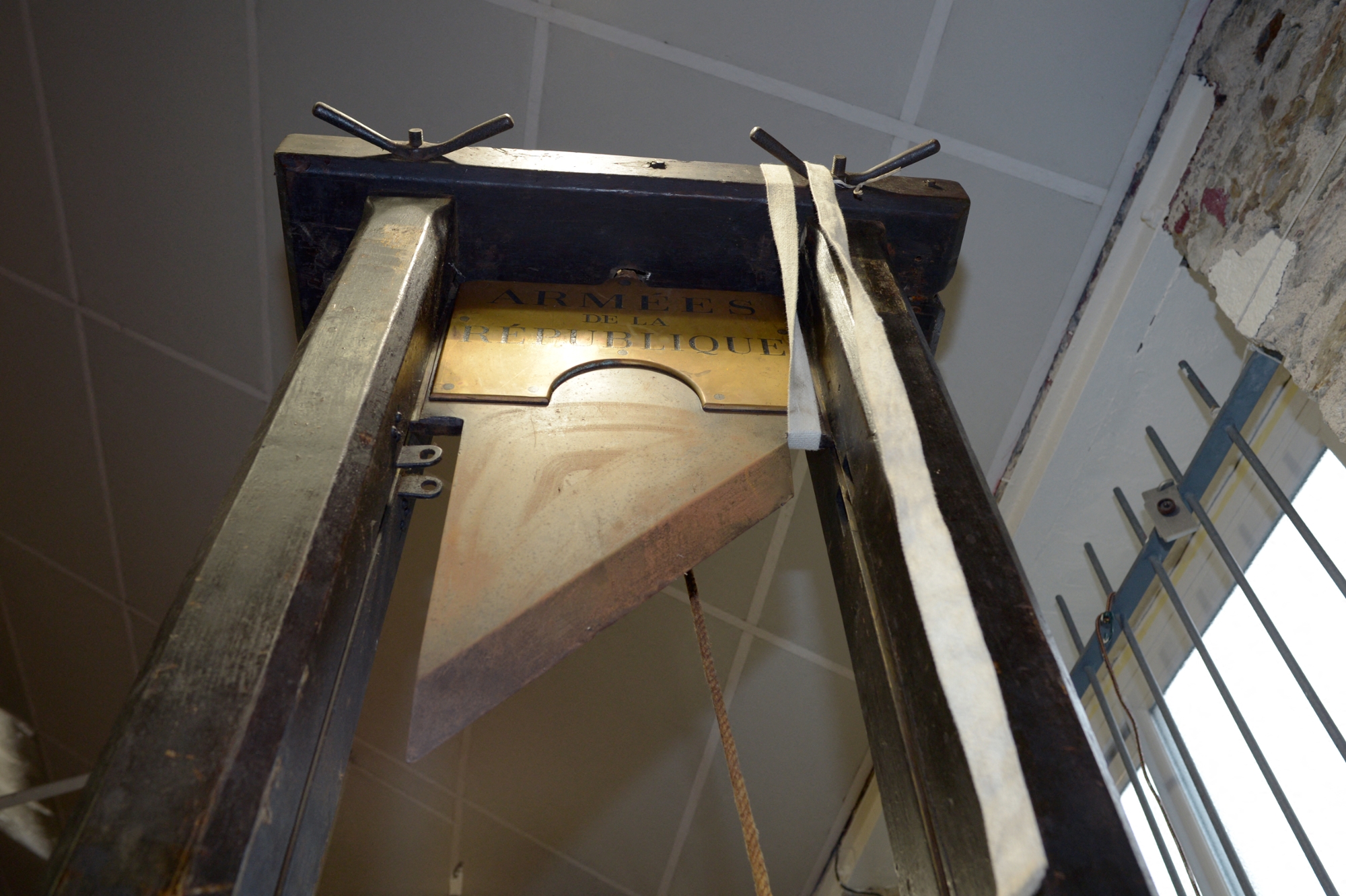 Prévenir Les Bêtises: Affûter La Guillotine Prévenir Les Bêtises: Affûter La Guillotine