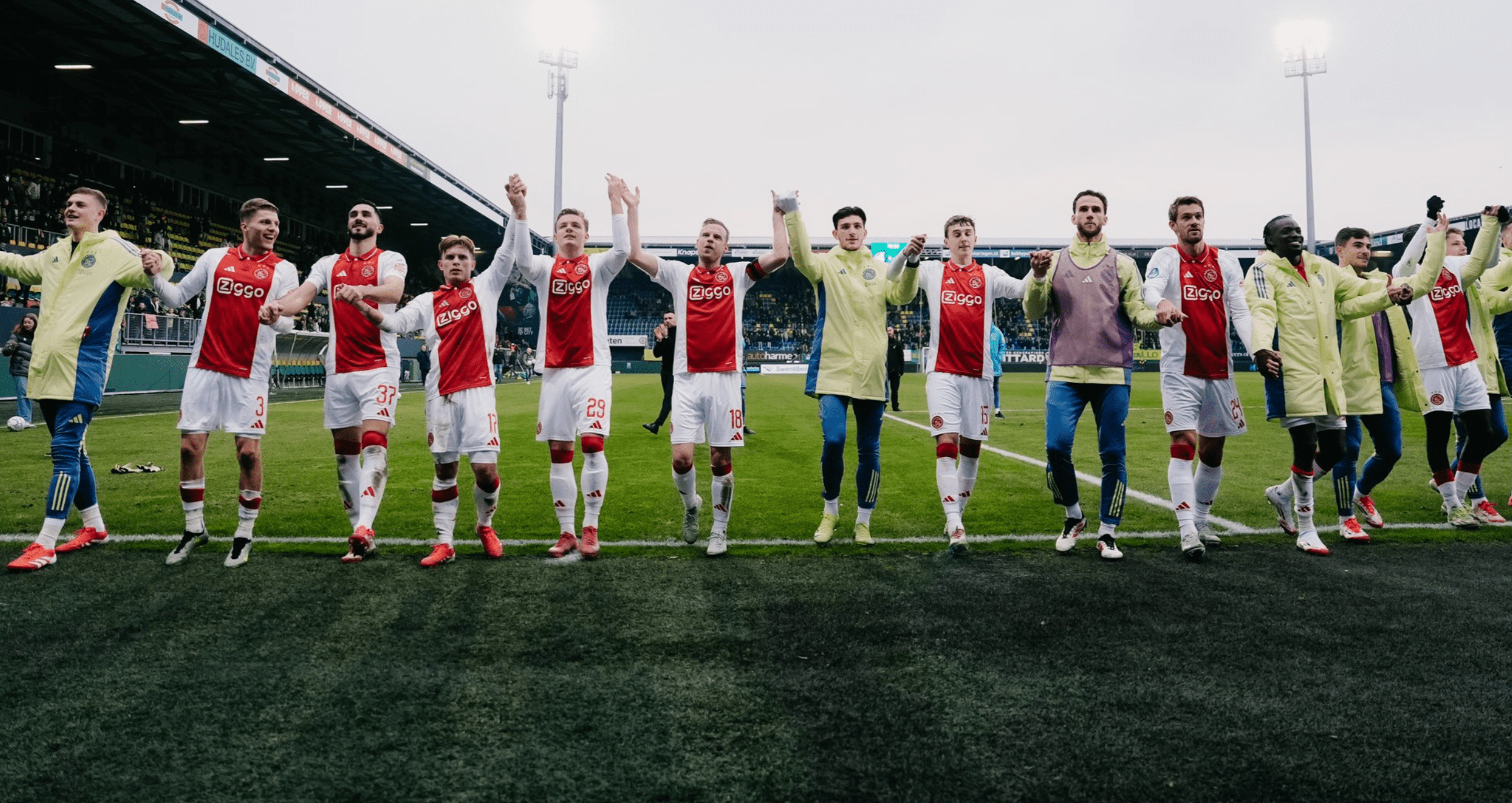 PSV's Thrilling 2-3 Victory Over Feyenoord: Pressure Mounts On Ajax PSV's Thrilling 2-3 Victory Over Feyenoord: Pressure Mounts On Ajax