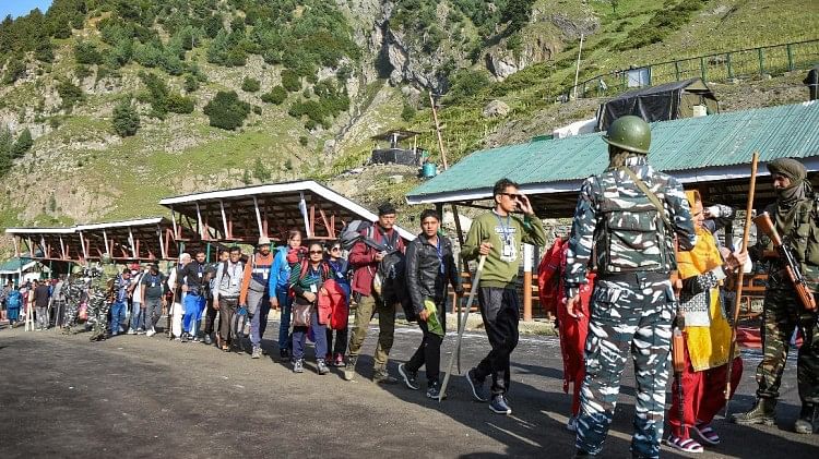 ₹4.5 लाख करोड़ का मुनाफा: शेयर बाजार में जोरदार तेजी ₹4.5 लाख करोड़ का मुनाफा: शेयर बाजार में जोरदार तेजी