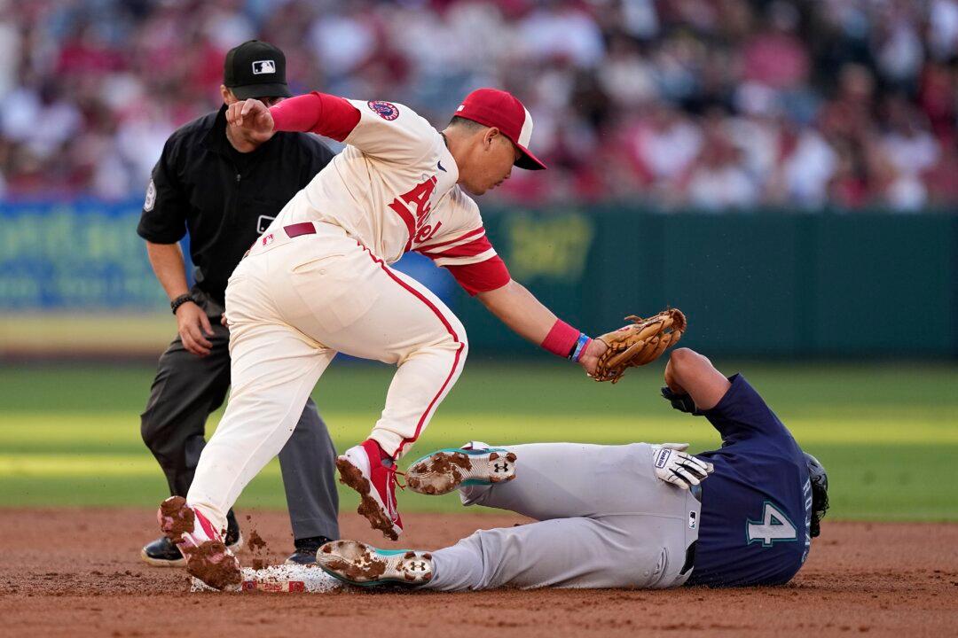 Rain-Delayed Game: Pari's Homer Leads Angels To Victory Over White Sox Rain-Delayed Game: Pari's Homer Leads Angels To Victory Over White Sox