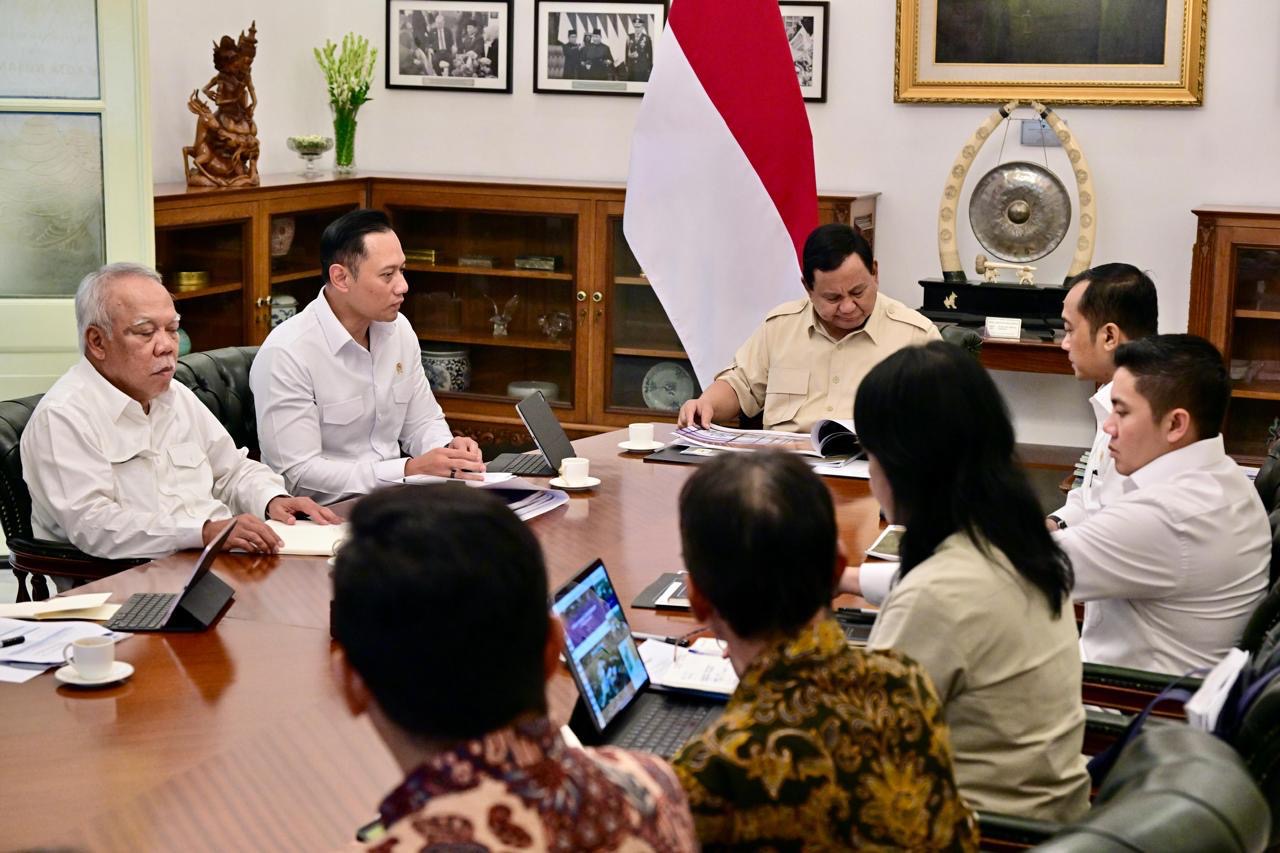 Rapat Koordinasi PSN Giant Sea Wall: Menko AHY Pastikan Pembangunan Dimulai Rapat Koordinasi PSN Giant Sea Wall: Menko AHY Pastikan Pembangunan Dimulai