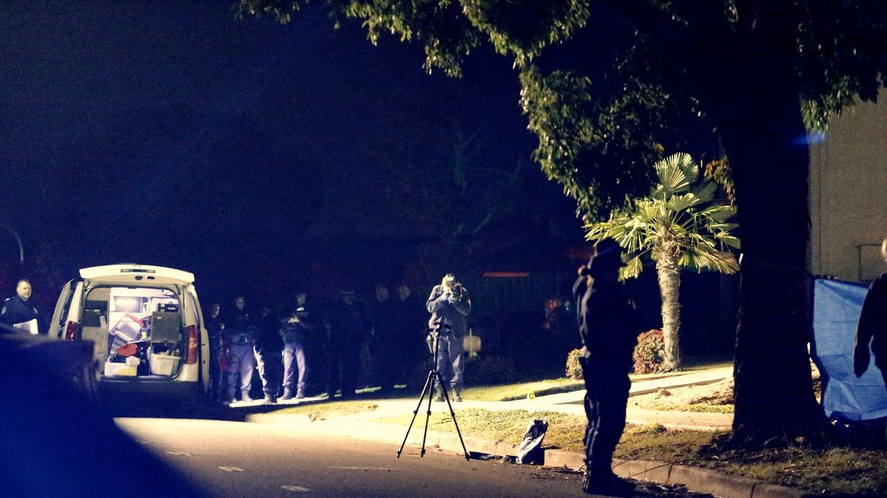 Raportohet Sulm Vdekjeprurës Me Thikë Në Qendër Tregtare Në Çeki Raportohet Sulm Vdekjeprurës Me Thikë Në Qendër Tregtare Në Çeki