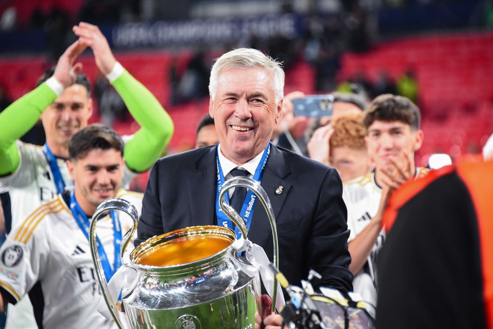 Real Madrid'e Büyük Darbe: Dört Oyuncu Soruşturma Altında Real Madrid'e Büyük Darbe: Dört Oyuncu Soruşturma Altında