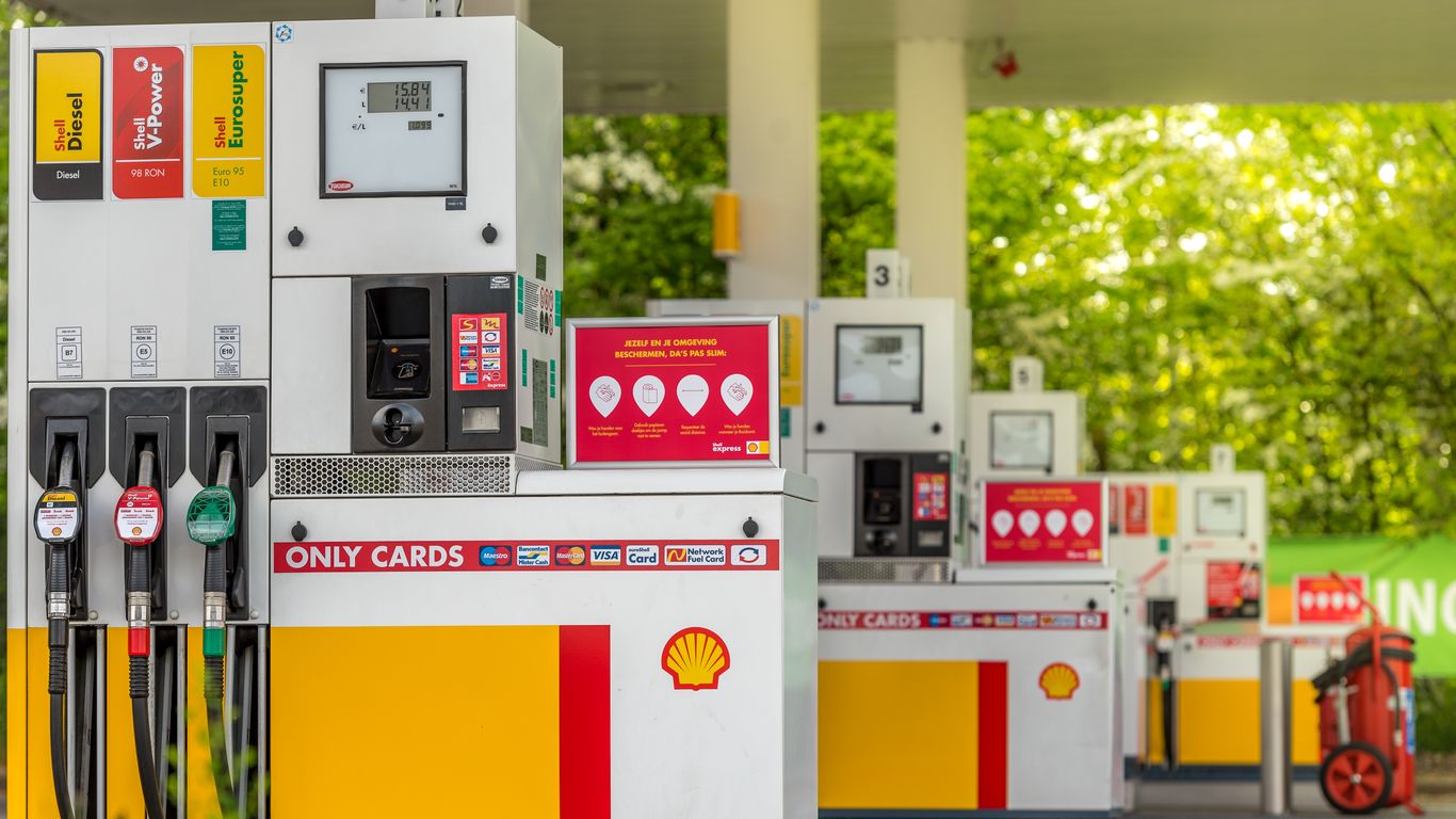 Record Low Gas Prices Predicted For Memorial Day Weekend Record Low Gas Prices Predicted For Memorial Day Weekend