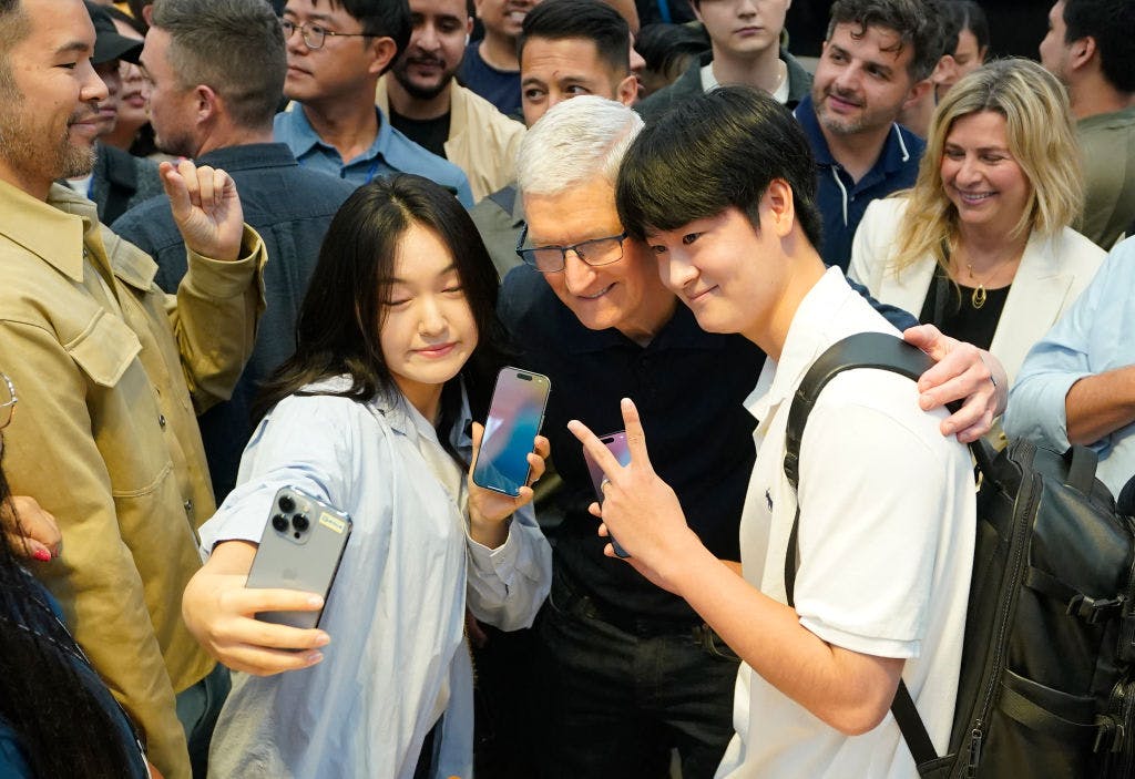 Rethinking Apple's LLM Siri: A Fresh Approach Rethinking Apple's LLM Siri: A Fresh Approach