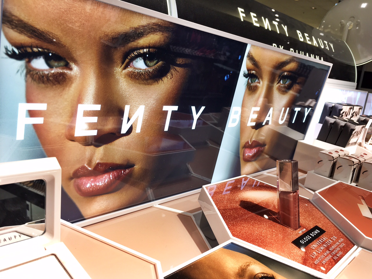 Rihanna's Parisian Fenty Beauty Event: A Glamorous Evening And Fan Interaction Rihanna's Parisian Fenty Beauty Event: A Glamorous Evening And Fan Interaction