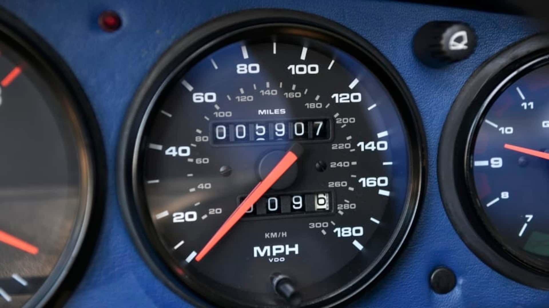Ritka Porsche 911: 80 Millió Forintos Extrafelszereltség Ritka Porsche 911: 80 Millió Forintos Extrafelszereltség