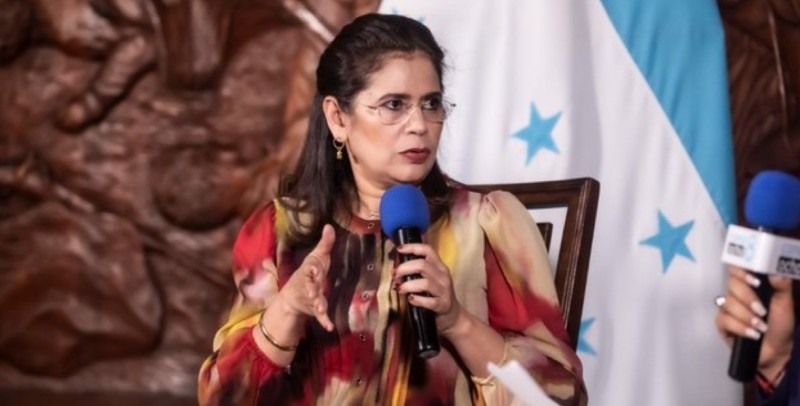 Rixi Moncada Responde A Cossette López: Un Choque De Posturas Rixi Moncada Responde A Cossette López: Un Choque De Posturas