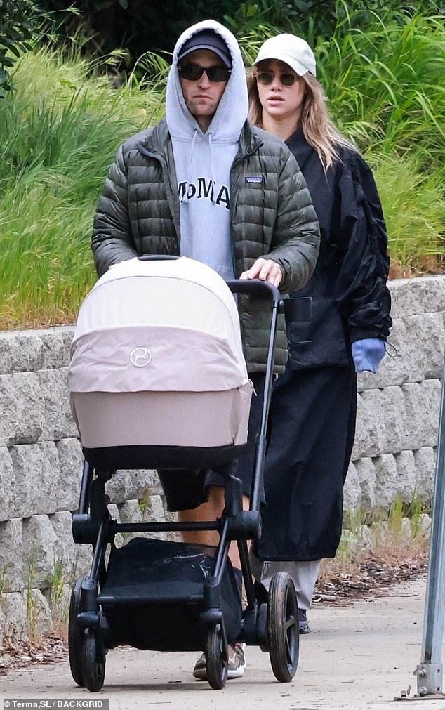 Robert Pattinson: A Dad's Guide To Diaper Changing Robert Pattinson: A Dad's Guide To Diaper Changing