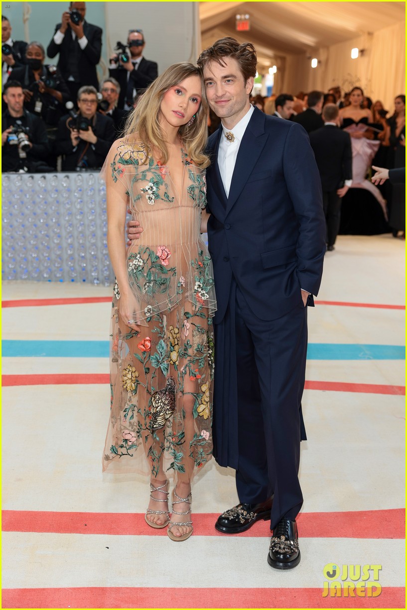 Robert Pattinson And Suki Waterhouse: Script Reading Session Robert Pattinson And Suki Waterhouse: Script Reading Session