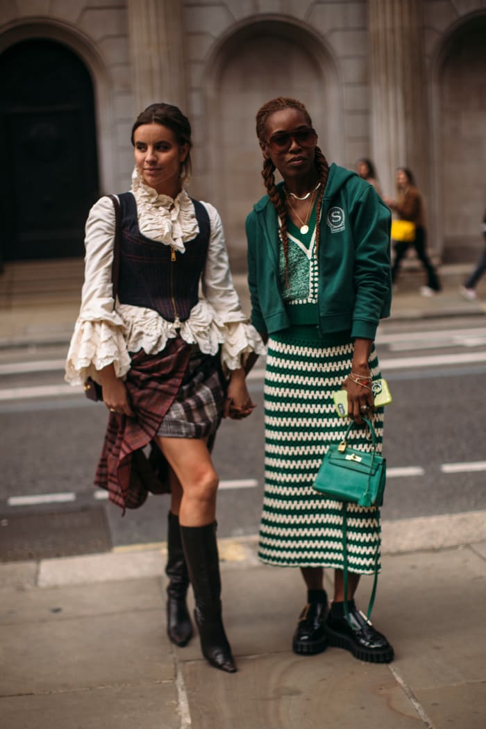 Rochelle Humes' New Hairstyle: Chic London Fashion Week Look Rochelle Humes' New Hairstyle: Chic London Fashion Week Look