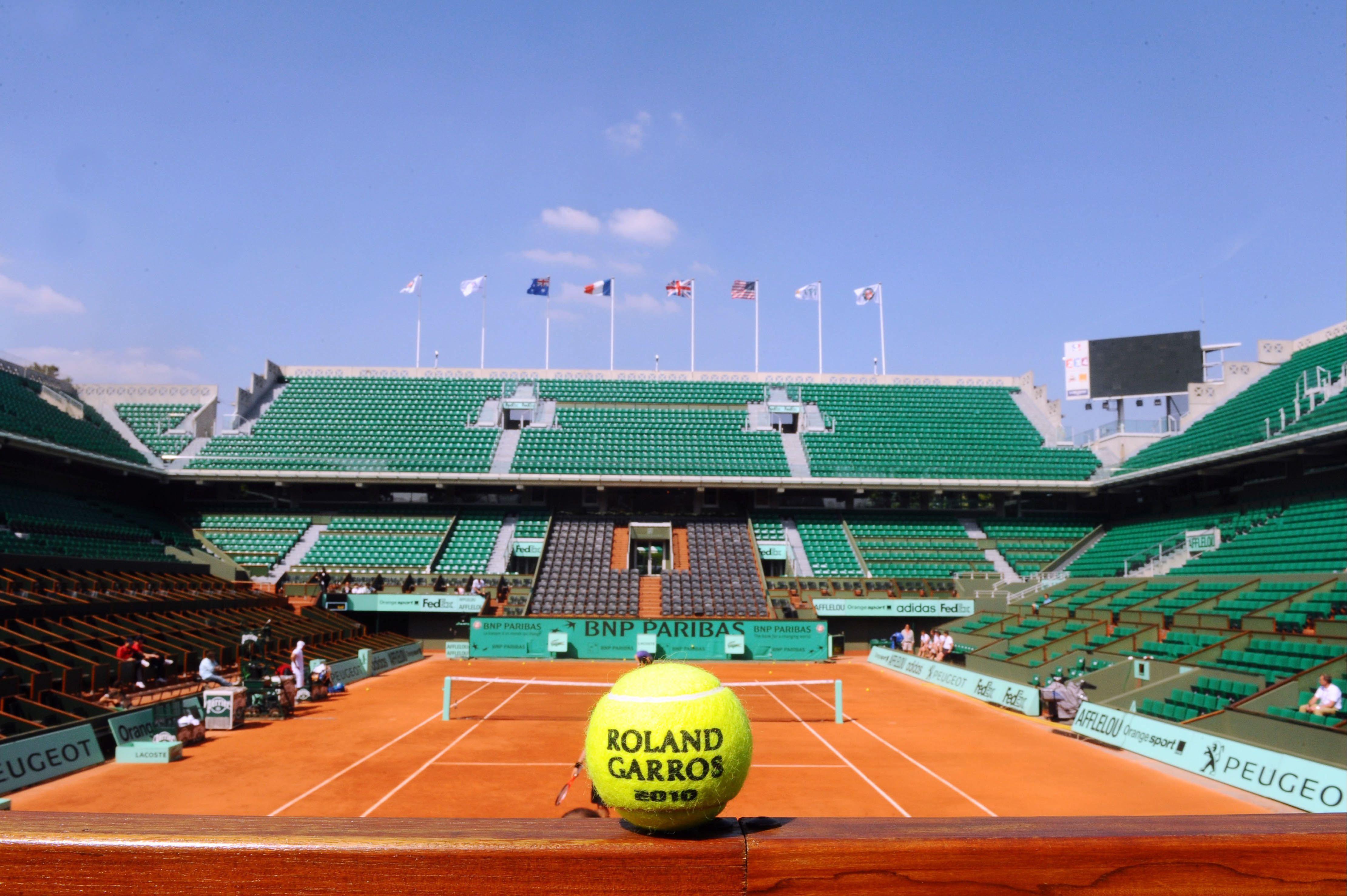 Roland Garros: How French Player Support Impacts Visiting Competitors