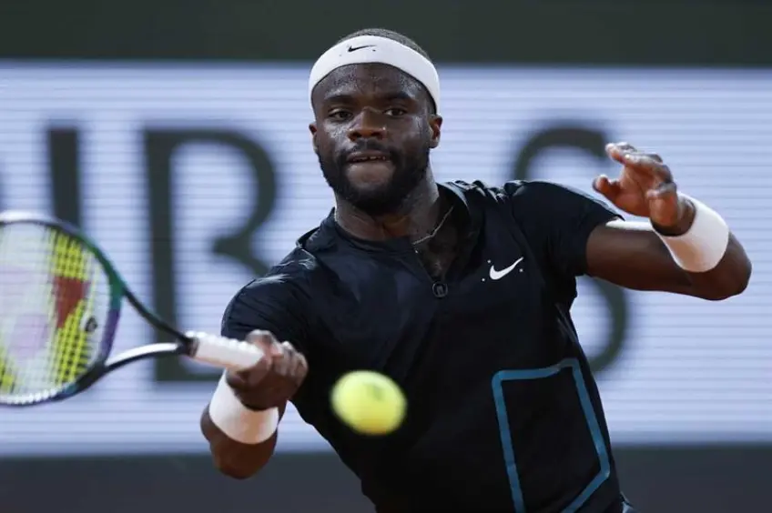 Roland Garros: The Impact Of The Home Crowd On Visiting Players Roland Garros: The Impact Of The Home Crowd On Visiting Players
