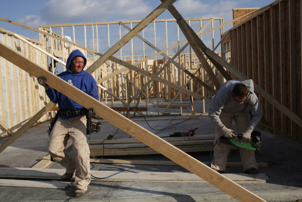 Sagging Housing Market: Realtors Report Crisis-Level Home Sales Sagging Housing Market: Realtors Report Crisis-Level Home Sales