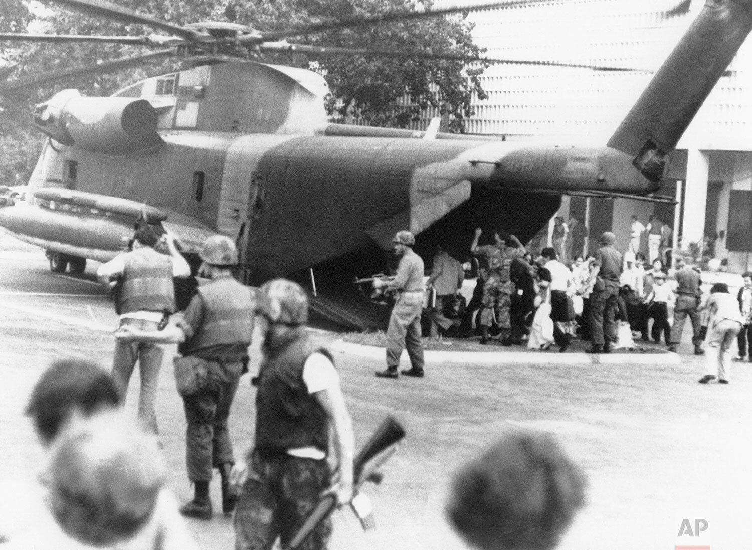 Saigon 1975: US Officers' Accounts Of Disobedience And Rescue Missions Saigon 1975: US Officers' Accounts Of Disobedience And Rescue Missions